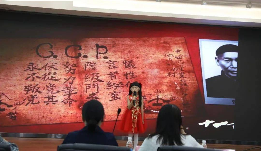 我是高二学生,我老师布置一道作文题。请各位帮帮忙!蜗牛问答平台